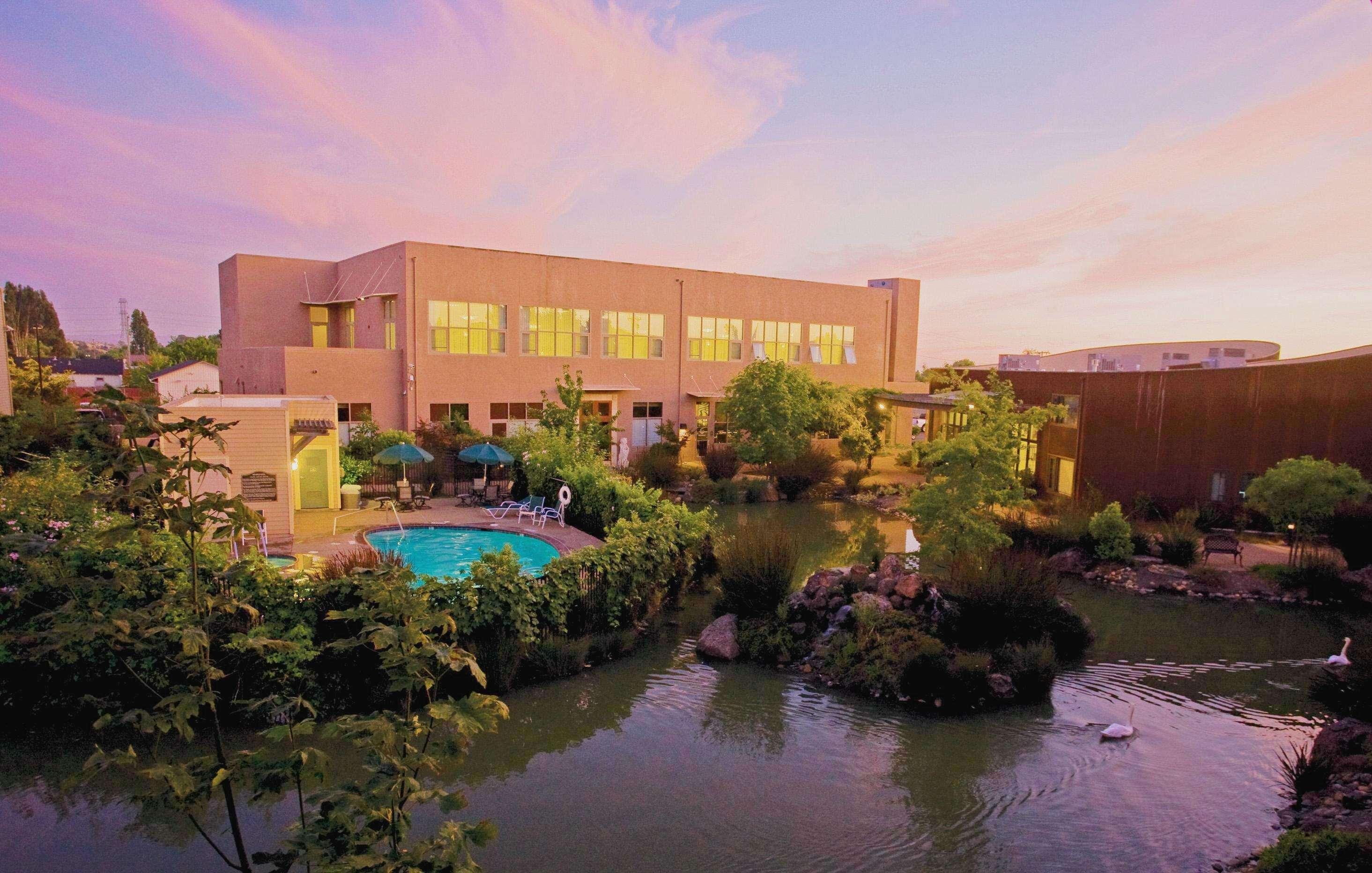 Doubletree By Hilton Napa Valley - American Canyon Exterior photo